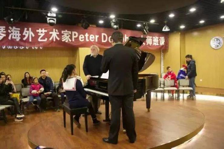 【回顾】利记sbobet海外艺术家Peter Donohoe成都雅音大师班讲座活动圆满落幕！